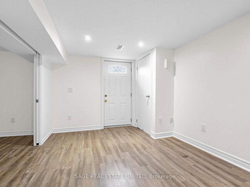 Lower - 321 Lauder Ave, Toronto, M6E 3H7 | Image 3