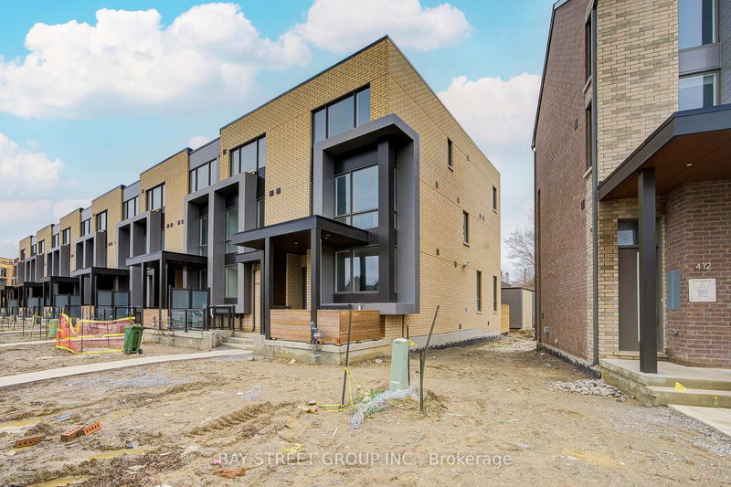 414 Lawrence Heights Way, Toronto, M6A 2M3 | Image 2