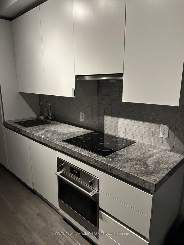 926 - 629 King Street W