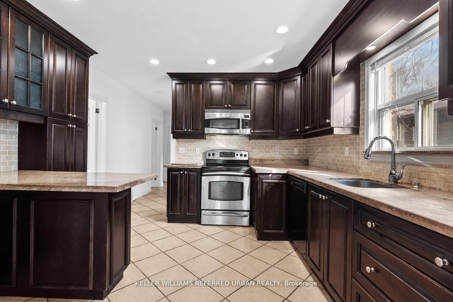 Detached House for sale at 202 Park Home Avenue, Toronto, Ontario, M2R 1A2 - Willowdale West - MLS: C13019900