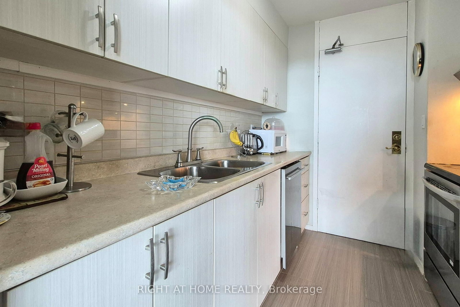 135 Antibes Drive, Unit 2605 - Photo 8