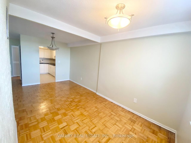 711 - 10 Edgecliff Golfway