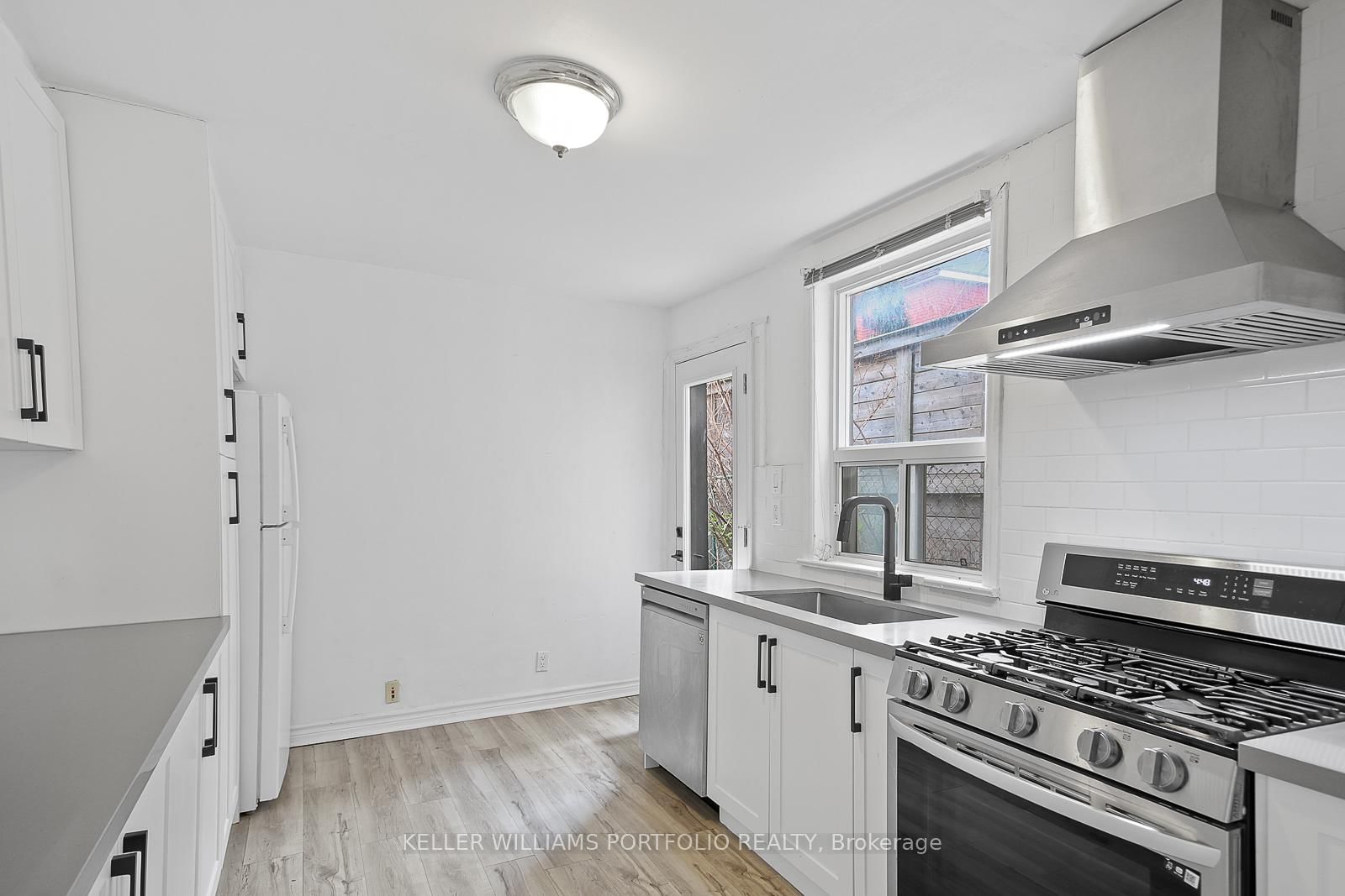 58 Manning Avenue - Photo 16