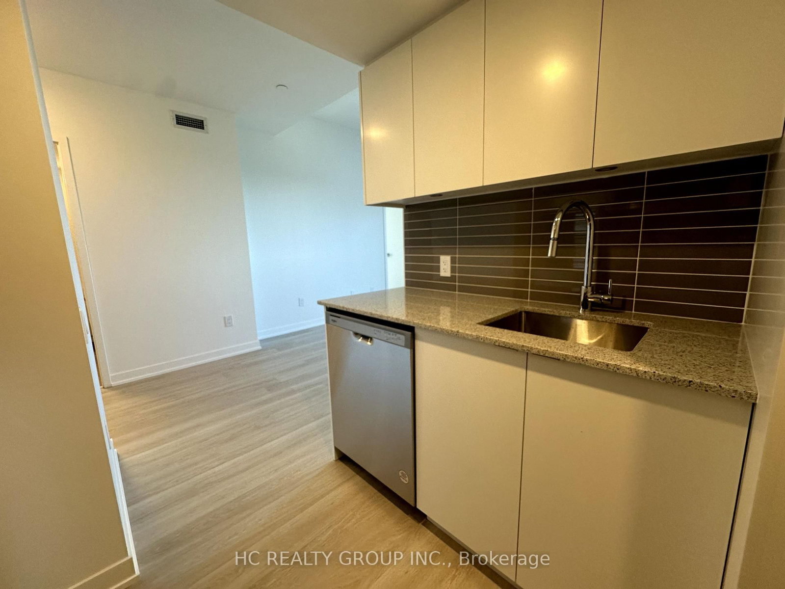 500 Wilson Avenue, Unit 810 - Photo 4