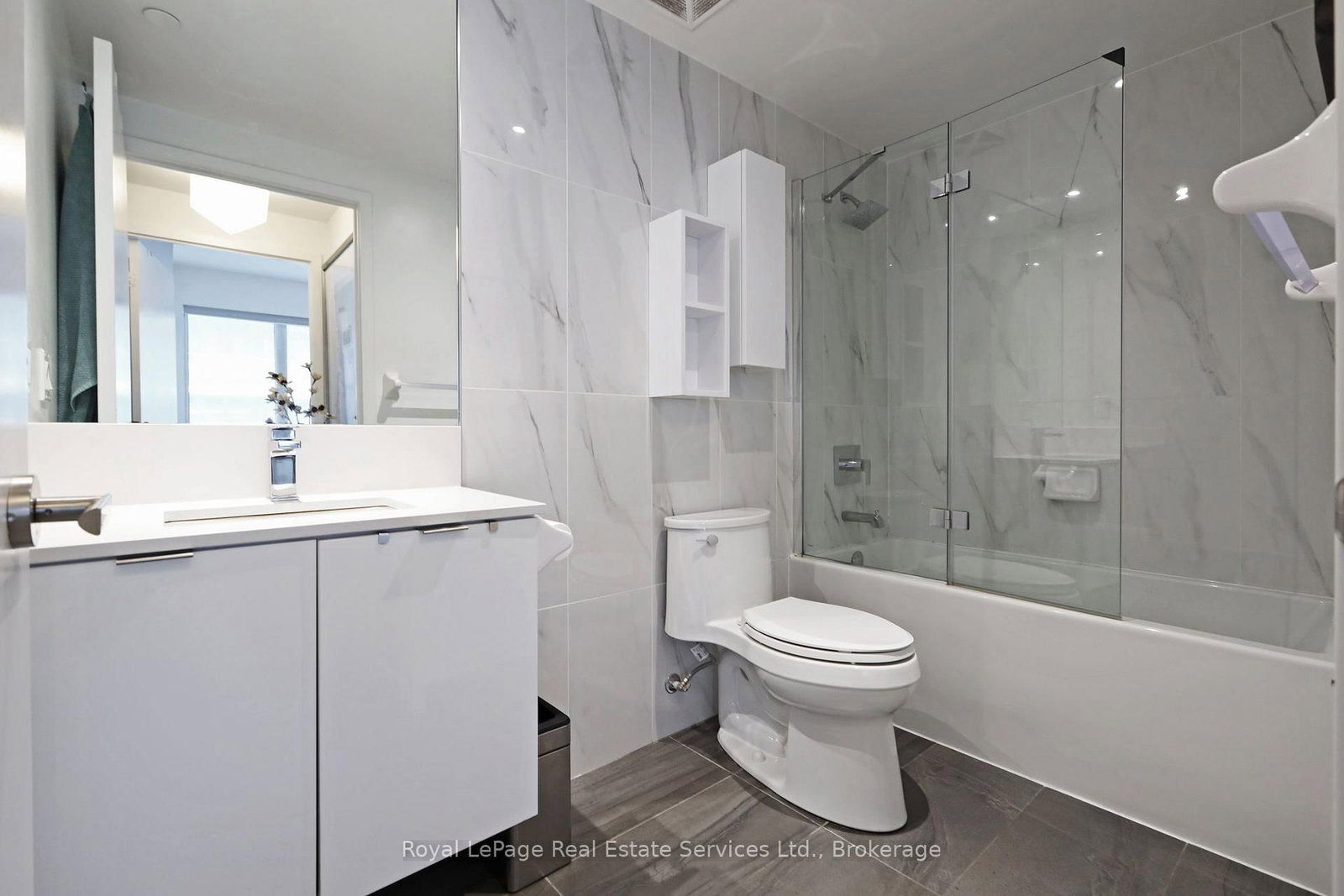 99 Broadway Avenue S, Unit 2107 - Photo 18