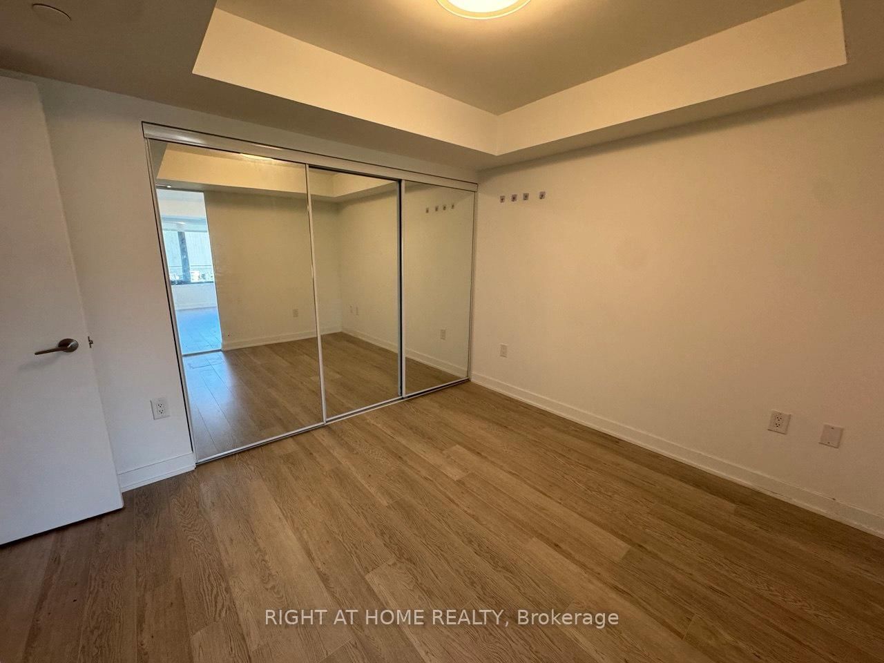 3 Strathgowan Avenue, Unit 313 - Photo 12