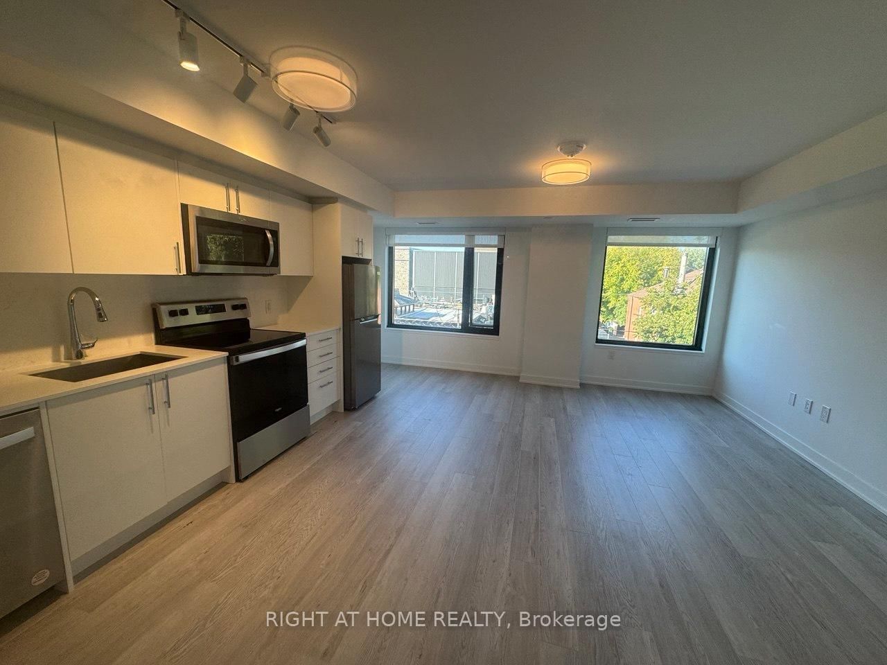 3 Strathgowan Avenue, Unit 313 - Photo 13