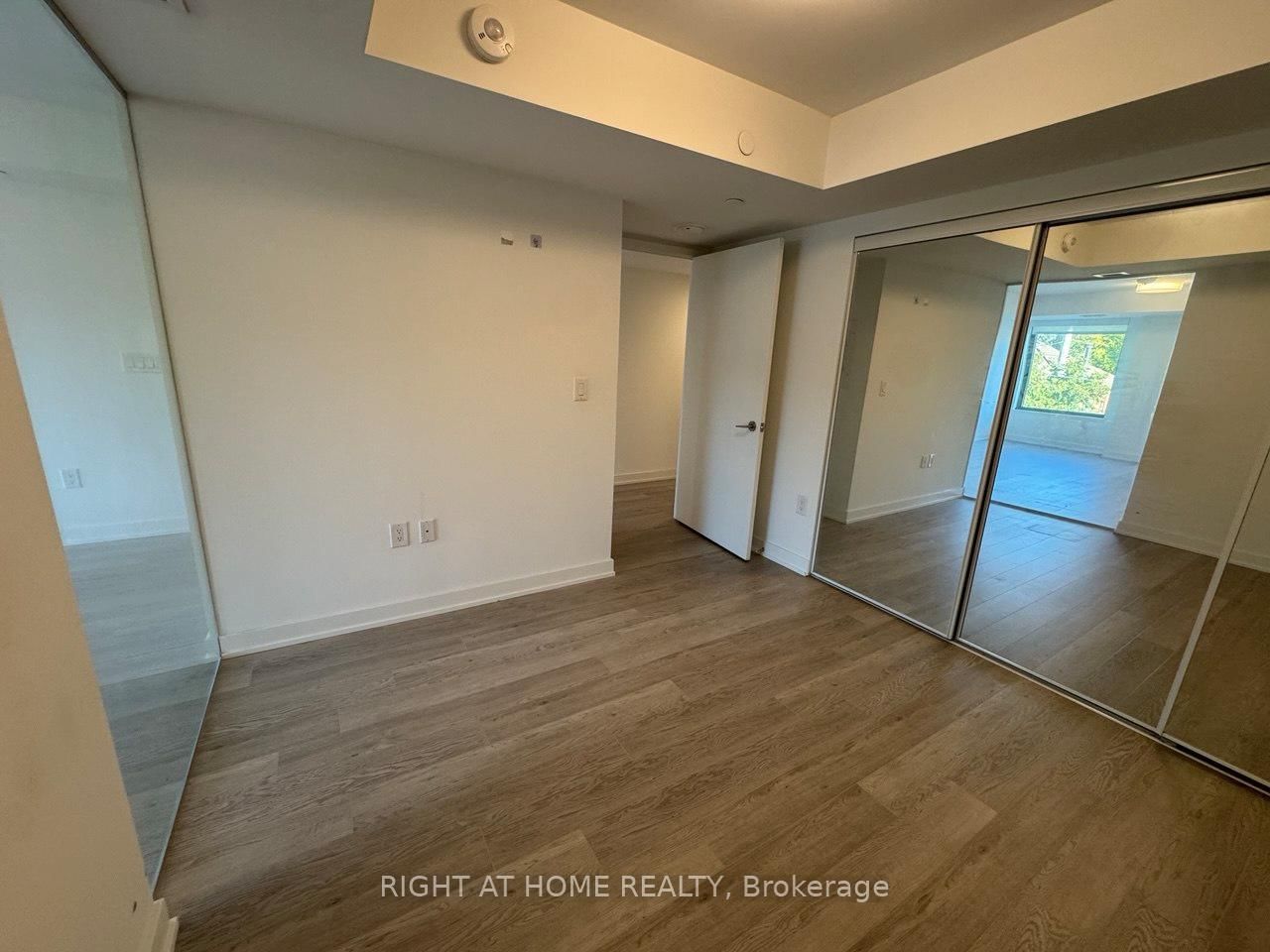 3 Strathgowan Avenue, Unit 313 - Photo 15