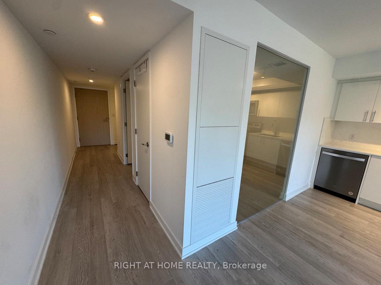 3 Strathgowan Avenue, Unit 313 - Photo 19