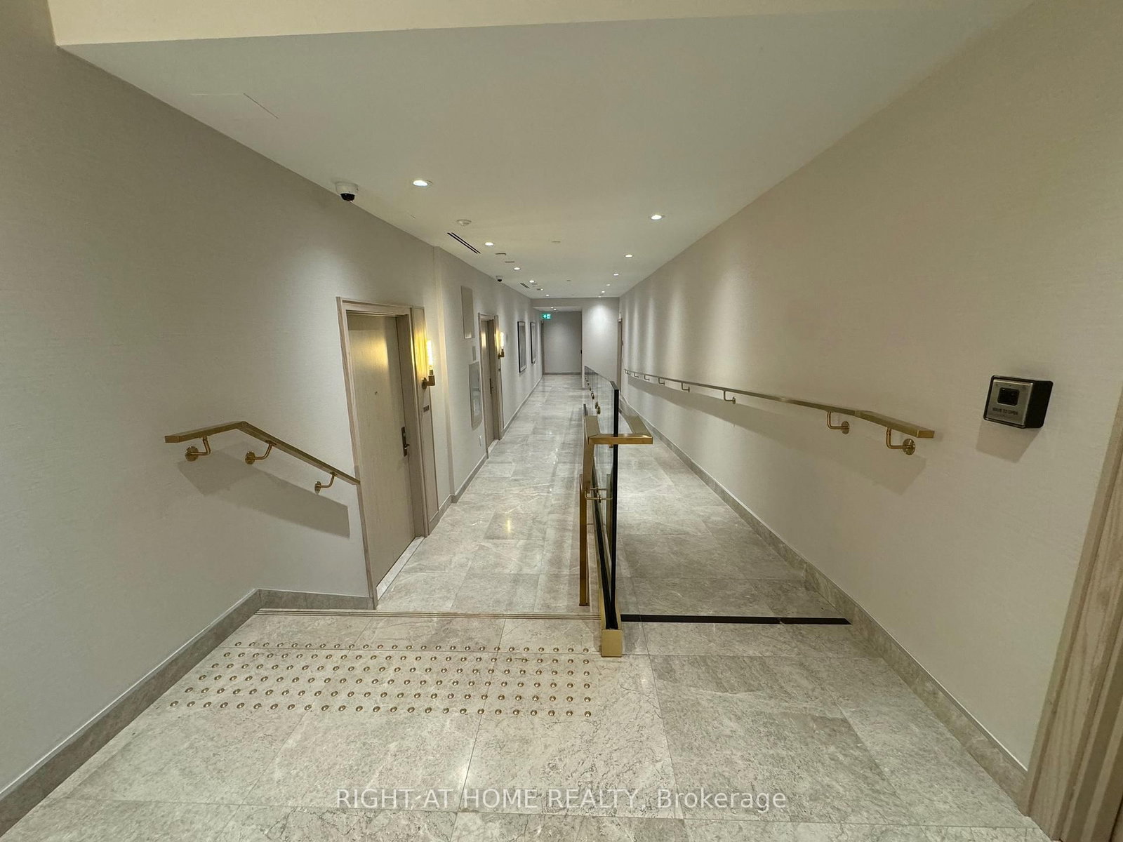 3 Strathgowan Avenue, Unit 313 - Photo 3