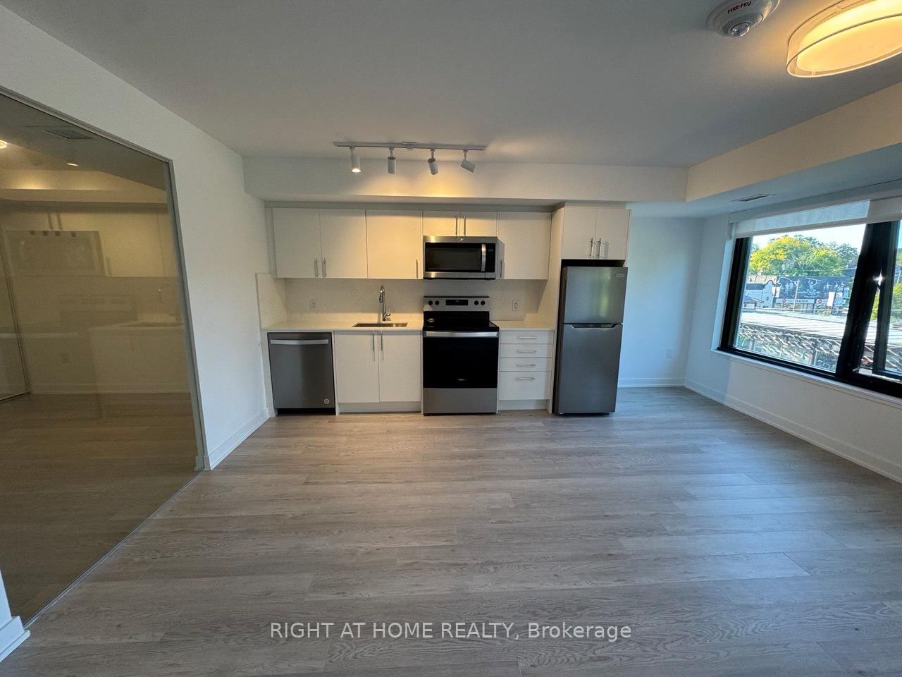 3 Strathgowan Avenue, Unit 313 - Photo 5