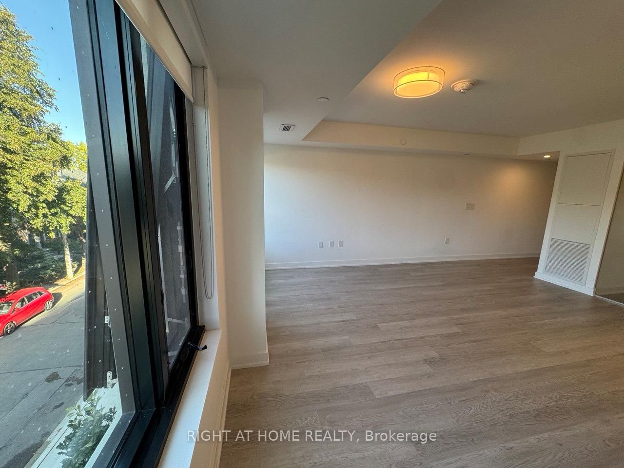 3 Strathgowan Avenue, Unit 313 - Photo 7