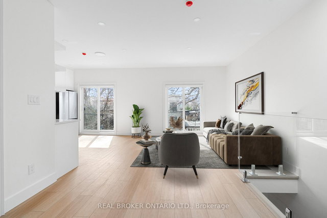 Laneway - 21 Farnham Avenue