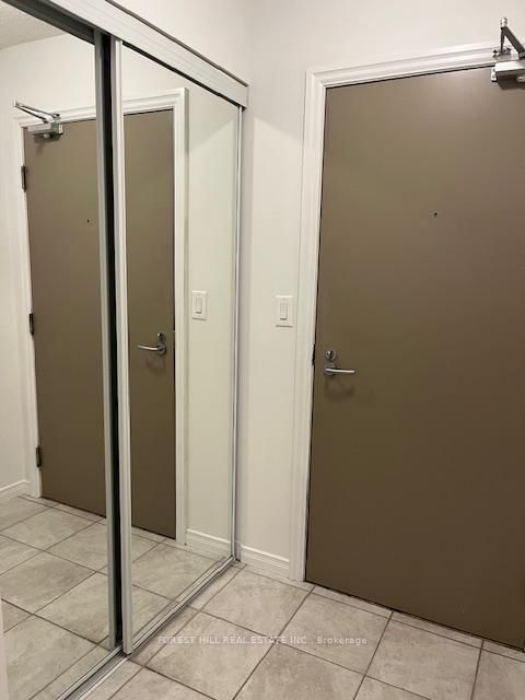 1205 - 925 Bay St, Toronto, M5S 3L4 | Image 3