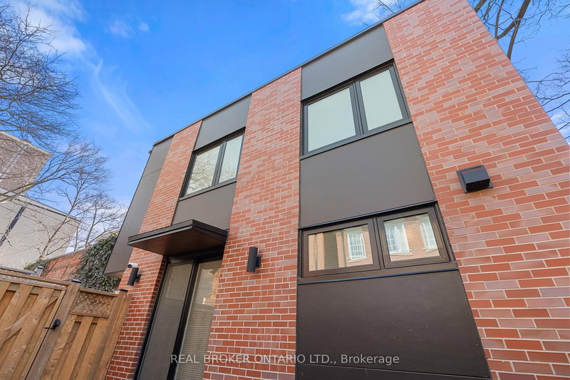 Laneway - Upper - 21 Farnham Ave, Toronto, M4V 1H6 | Image 2