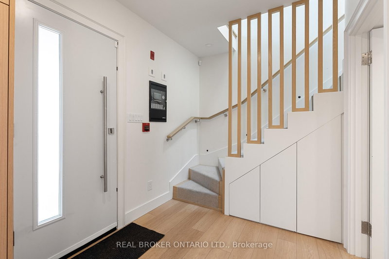 Laneway - Upper - 21 Farnham Ave, Toronto, M4V 1H6 | Image 3