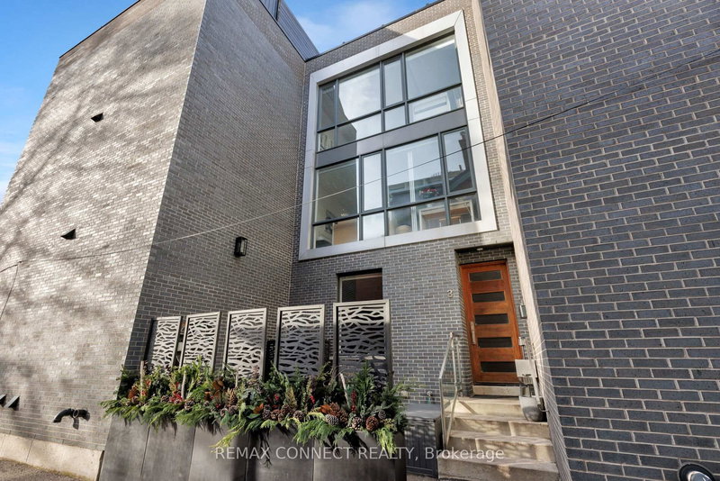 TH3 - 126 Spadina Rd, Toronto, M5R 2T8 | Image 2
