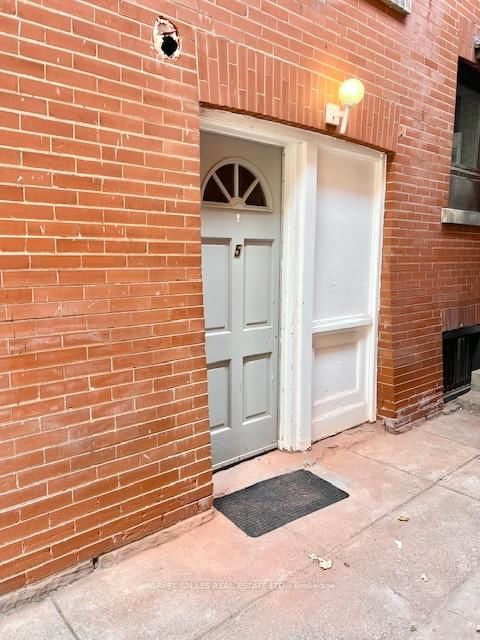 Bsmt - 545 Palmerston Blvd, Toronto, M6G 2P4 | Image 2