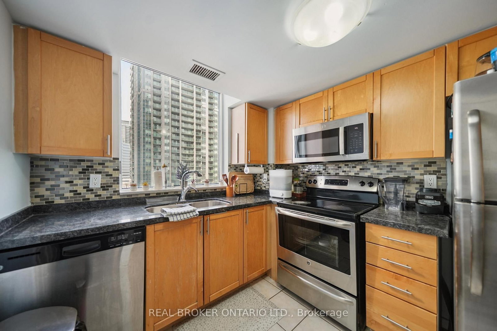 28 Harrison Garden Boulevard, Unit 808 - Photo 10