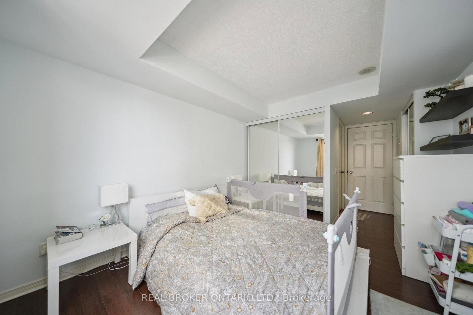 28 Harrison Garden Boulevard, Unit 808 - Photo 15