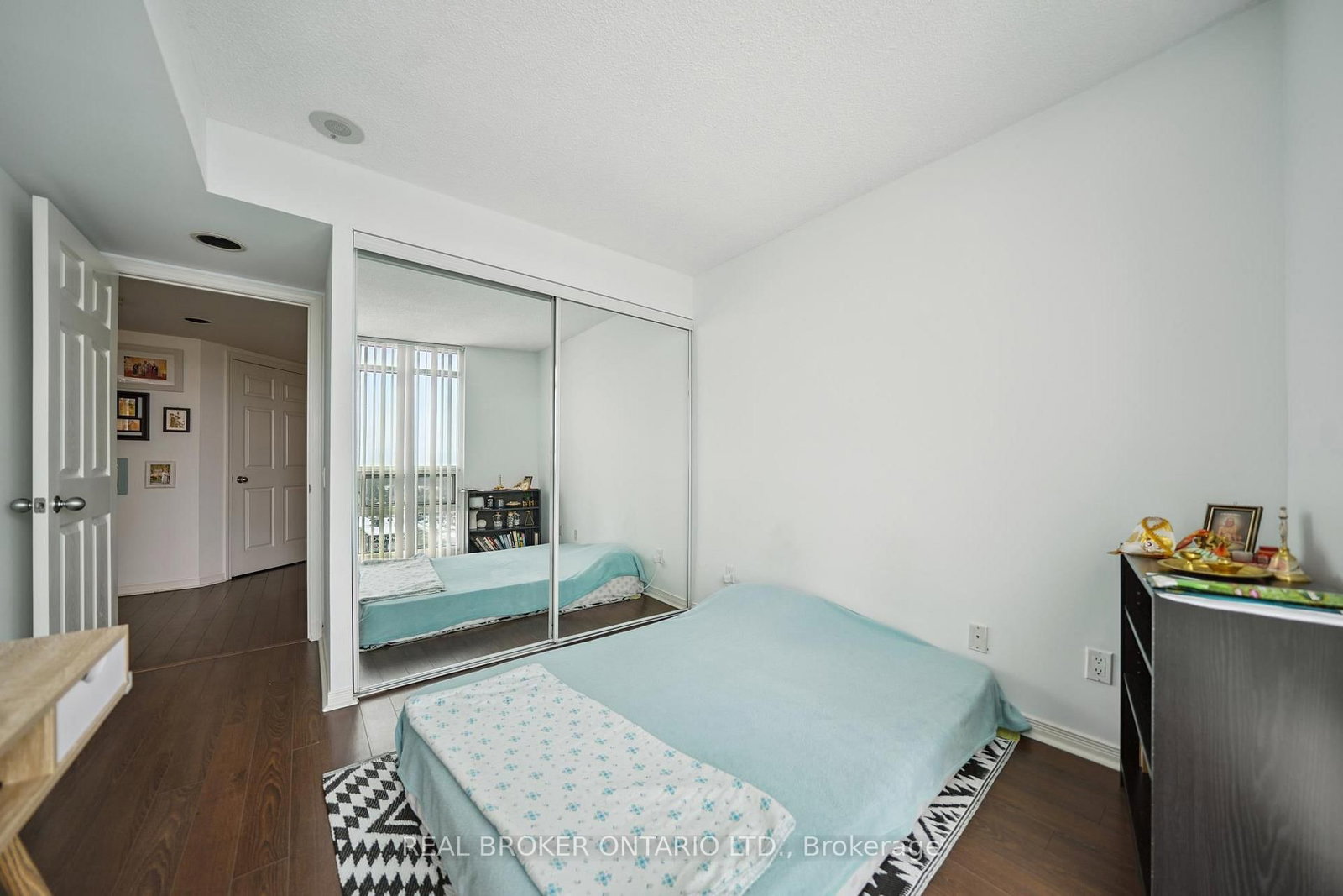 28 Harrison Garden Boulevard, Unit 808 - Photo 16