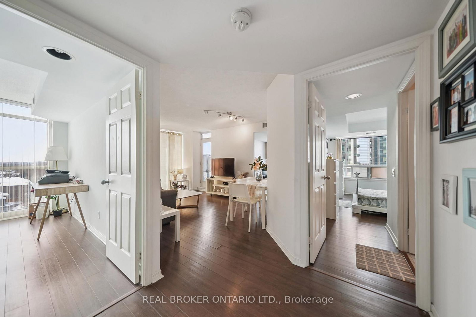 28 Harrison Garden Boulevard, Unit 808 - Photo 8