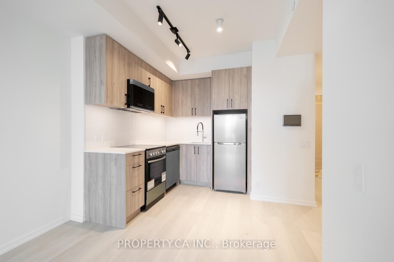 109 Erskine Avenue, Unit 604 - Photo 6