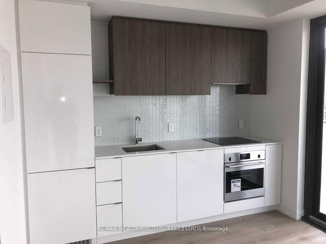 1204 - 161 Roehampton Avenue