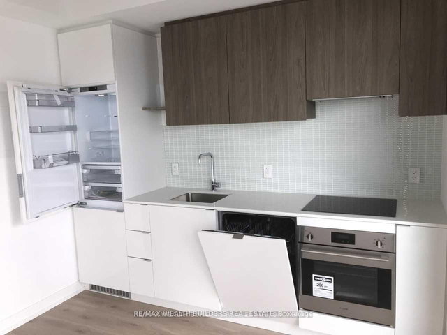 1204 - 161 Roehampton Avenue