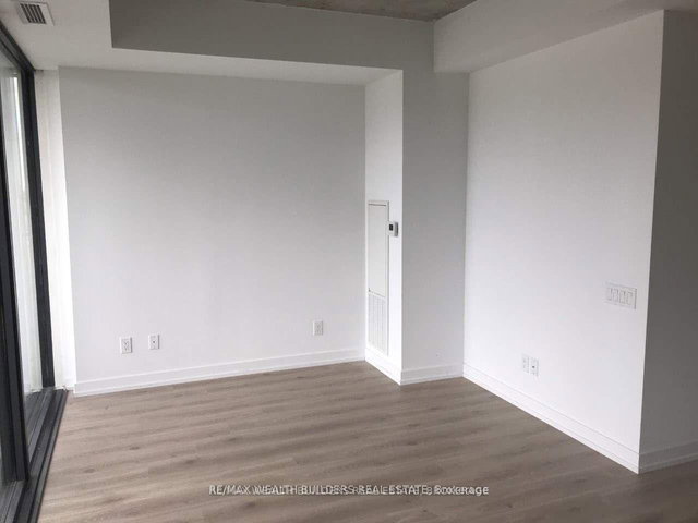 1204 - 161 Roehampton Avenue