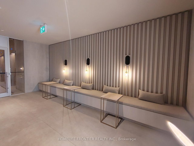 6810 - 55 Cooper Street S