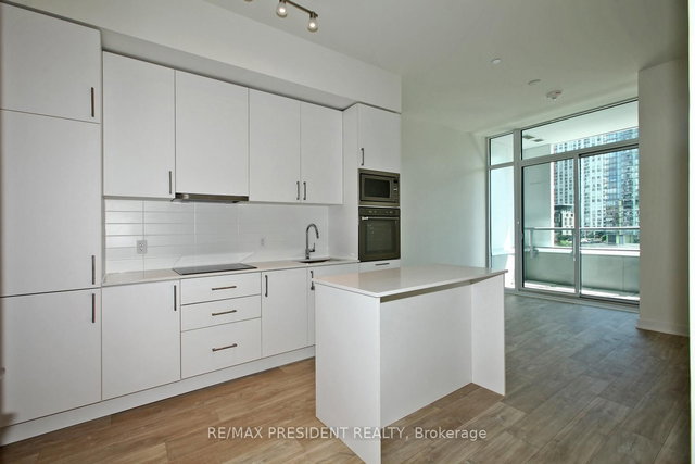 404W - 27 BATHURST Street