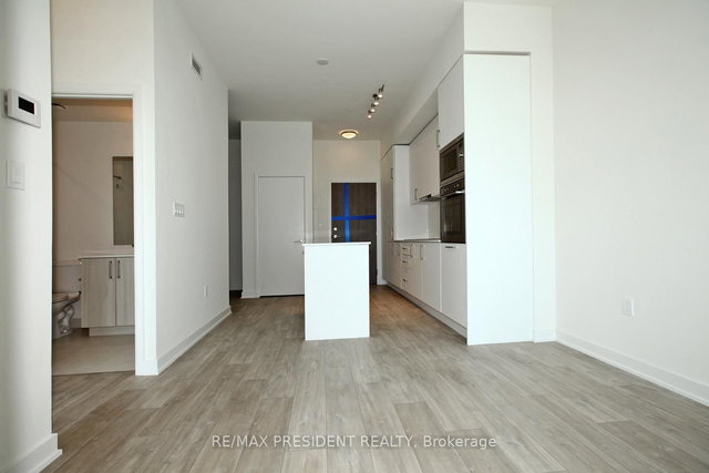 404W - 27 BATHURST Street