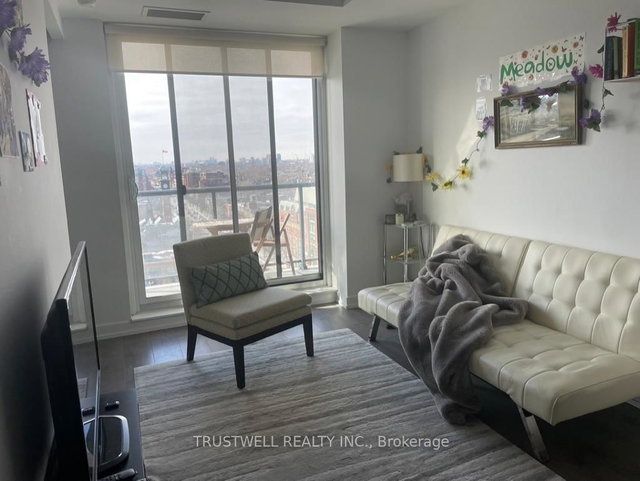 1216 - 297 College Street