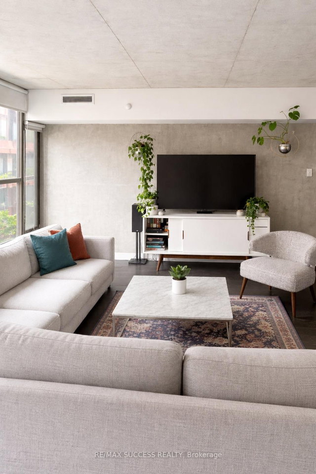 310 - 25 Oxley Street