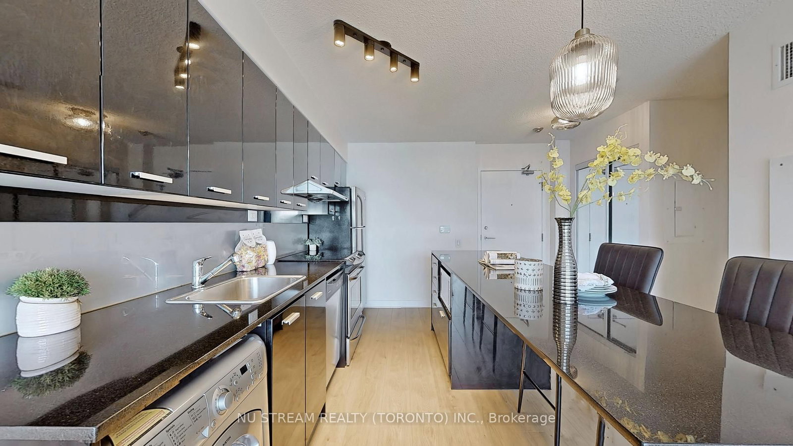 19 Singer Court, Unit 1511 - Photo 5