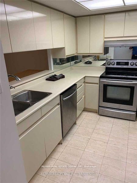 33 University Avenue, Unit 1102 - Photo 8