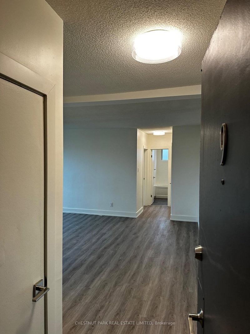 9 - 6 Wingreen Crt, Toronto, M3B 1B9 | Image 2