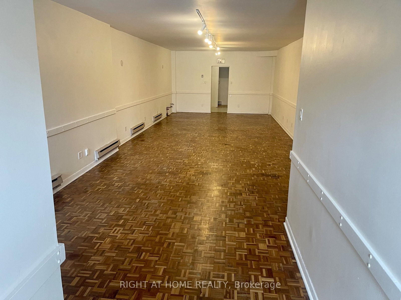 256 Lansdowne Avenue, Unit Main - Photo 2