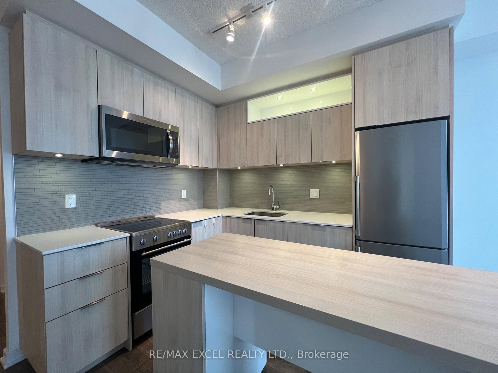 50 Forest Manor Road, Unit 607 - Photo 5