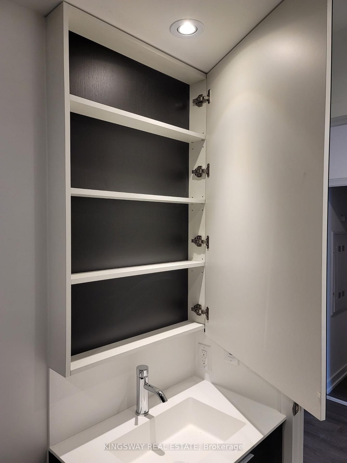 20 Edward Street, Unit 923 - Photo 17