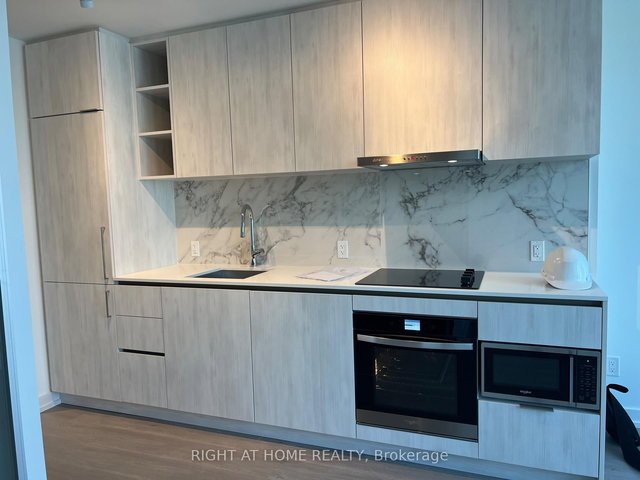 2606 - 8 wellesley Street W