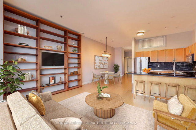 801 - 700 King Street W