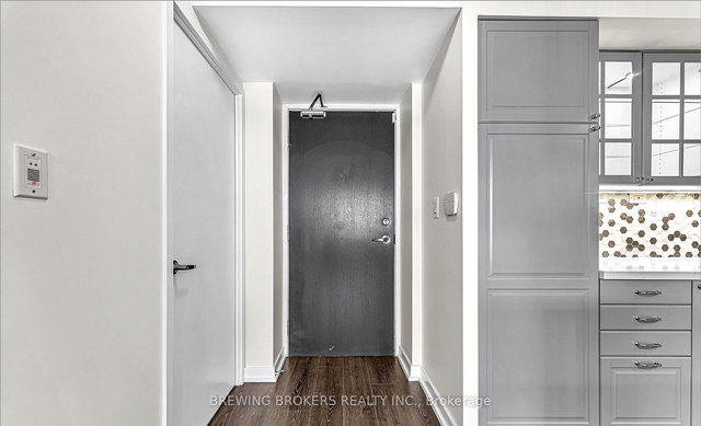 1505 - 25 Capreol Court