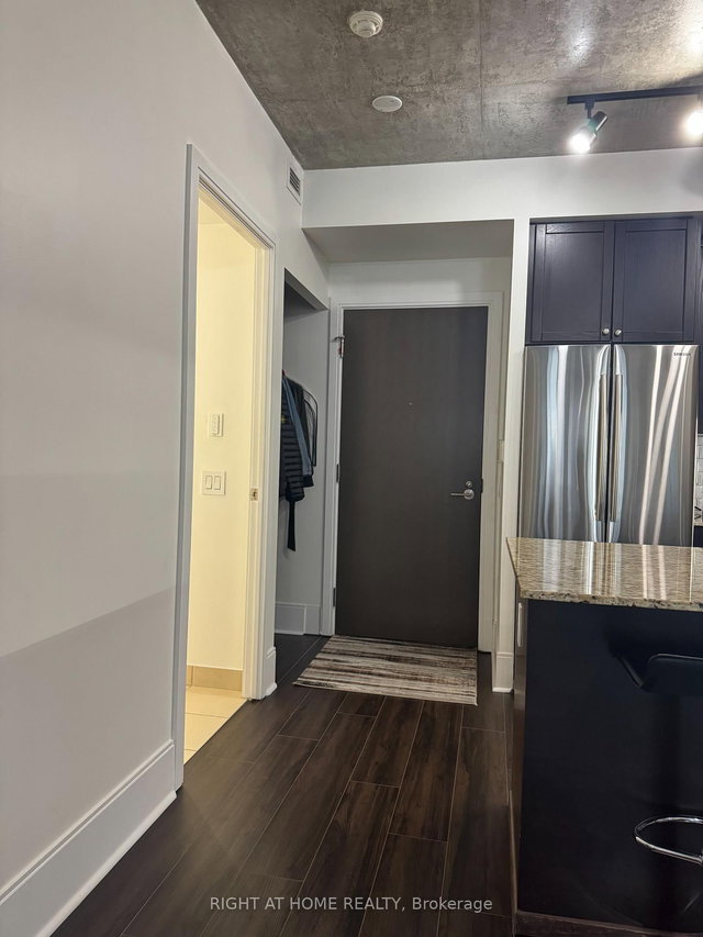 708 - 560 Front Street West Street N W