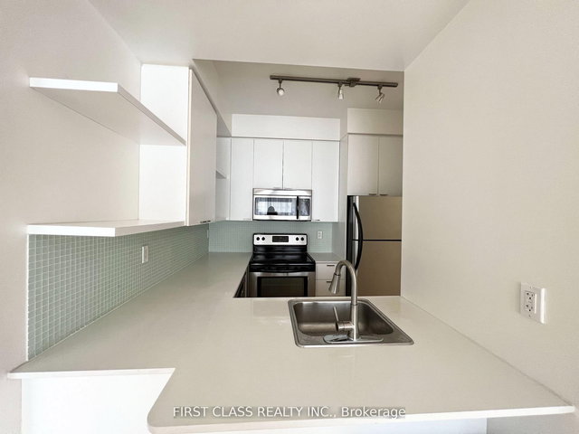 1410 - 35 Hayden Street