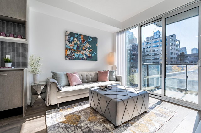 409 - 435 Richmond Street W