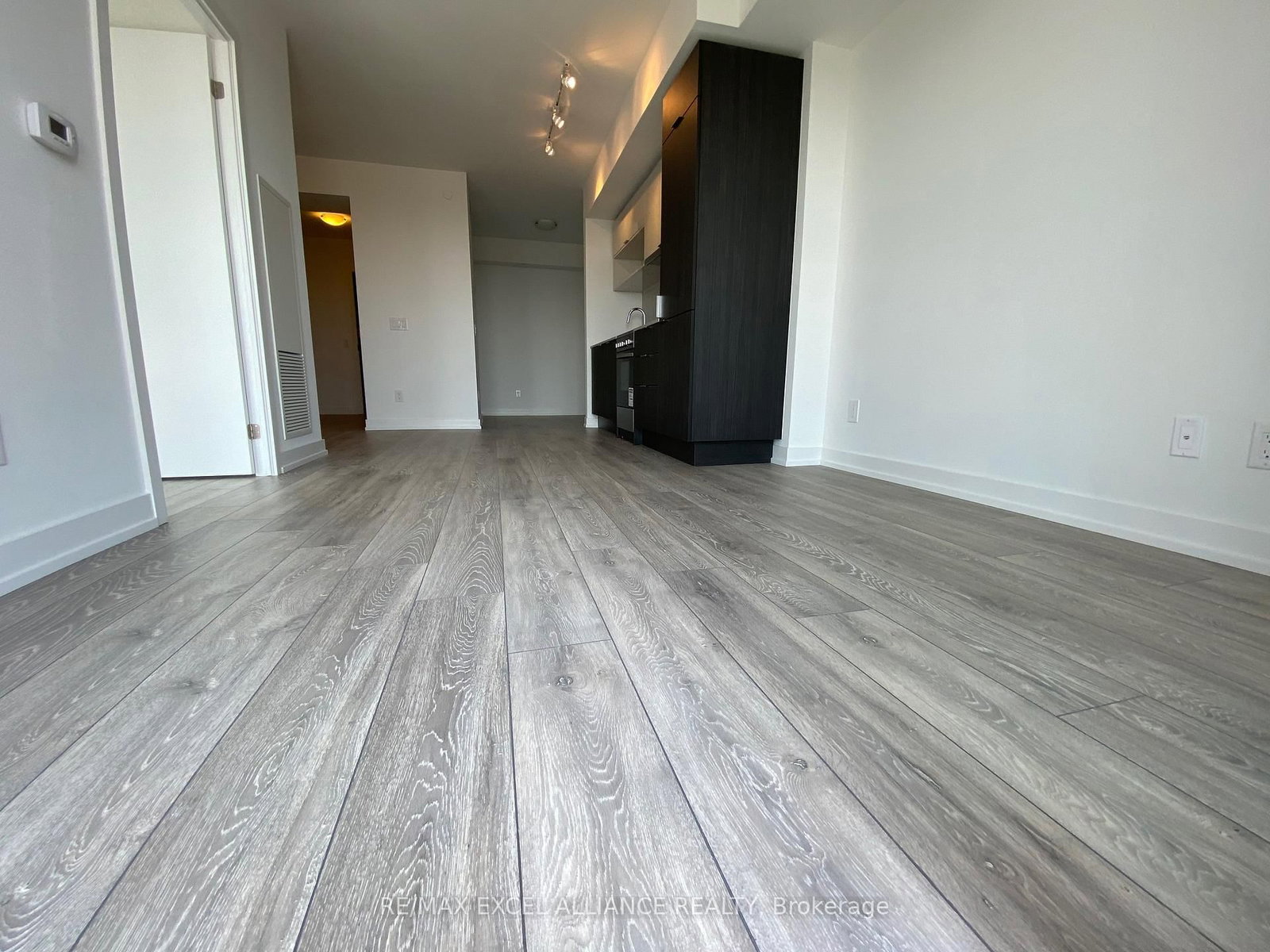 159 Wellesley Street, Unit 1806 - Photo 10