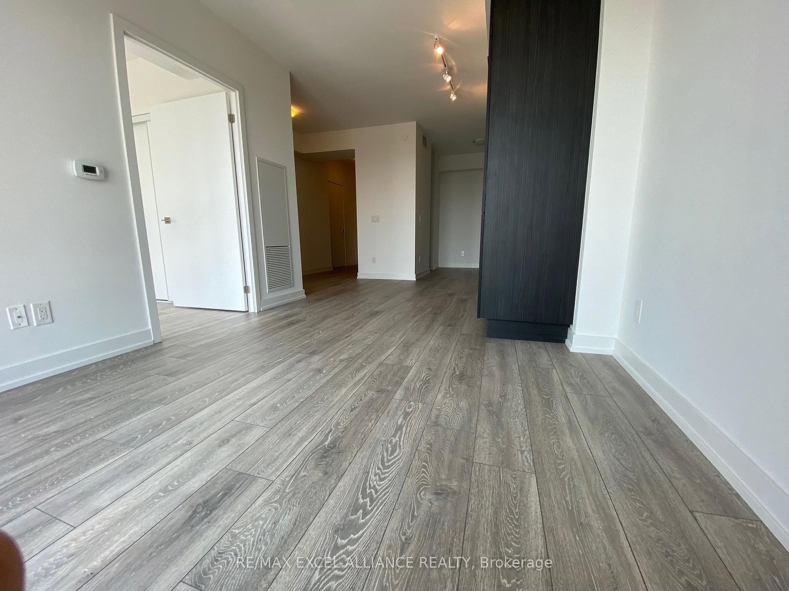 159 Wellesley Street, Unit 1806 - Photo 11