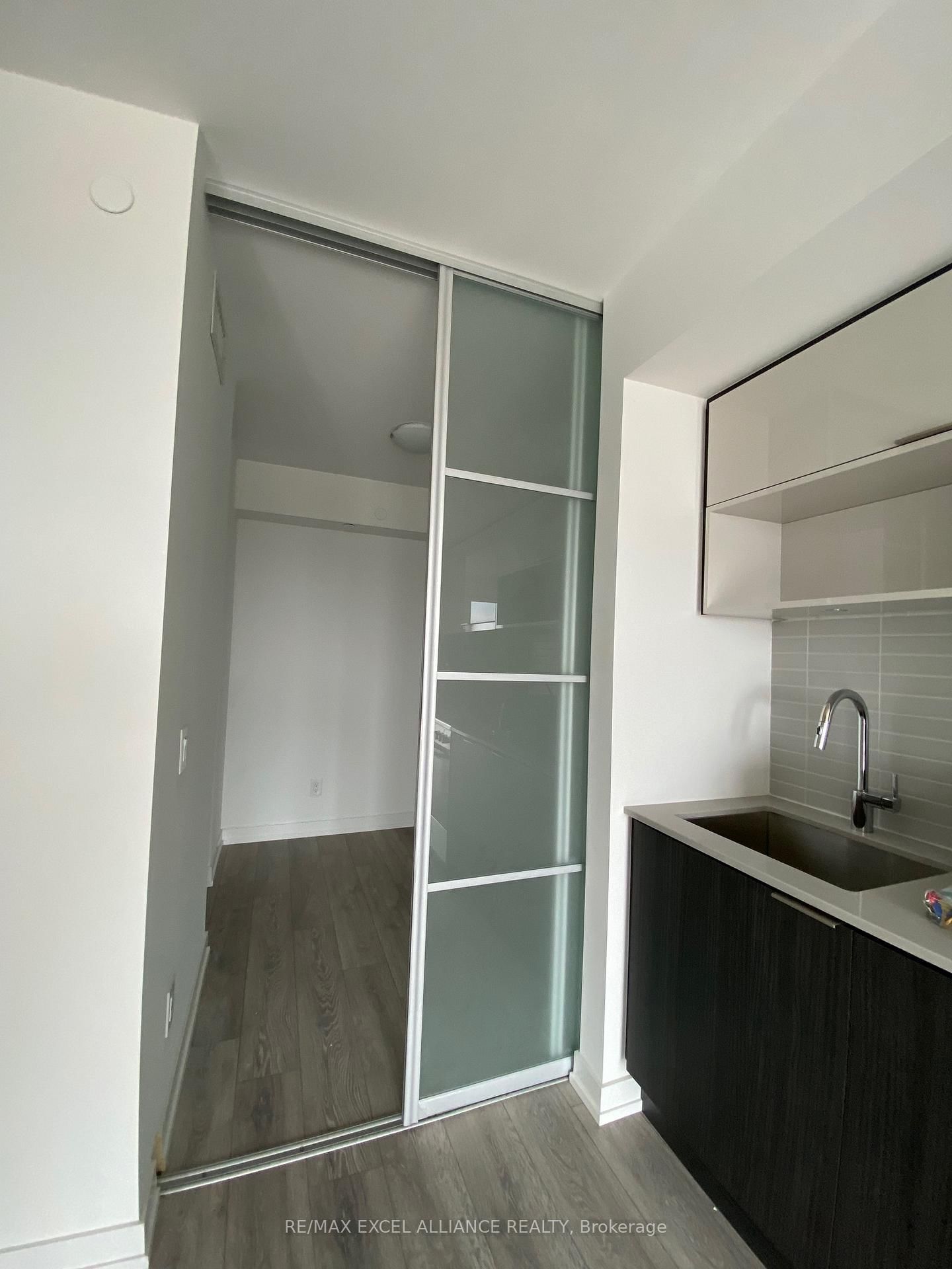 159 Wellesley Street, Unit 1806 - Photo 14